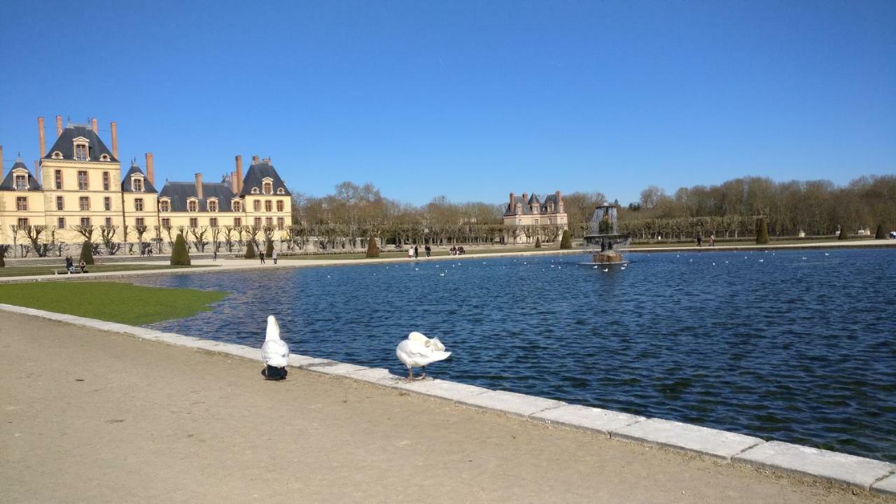 Studio Royal By Beds4Wanderlust - Place Du Marche Avec Parking Prive Fontainebleau Exterior foto